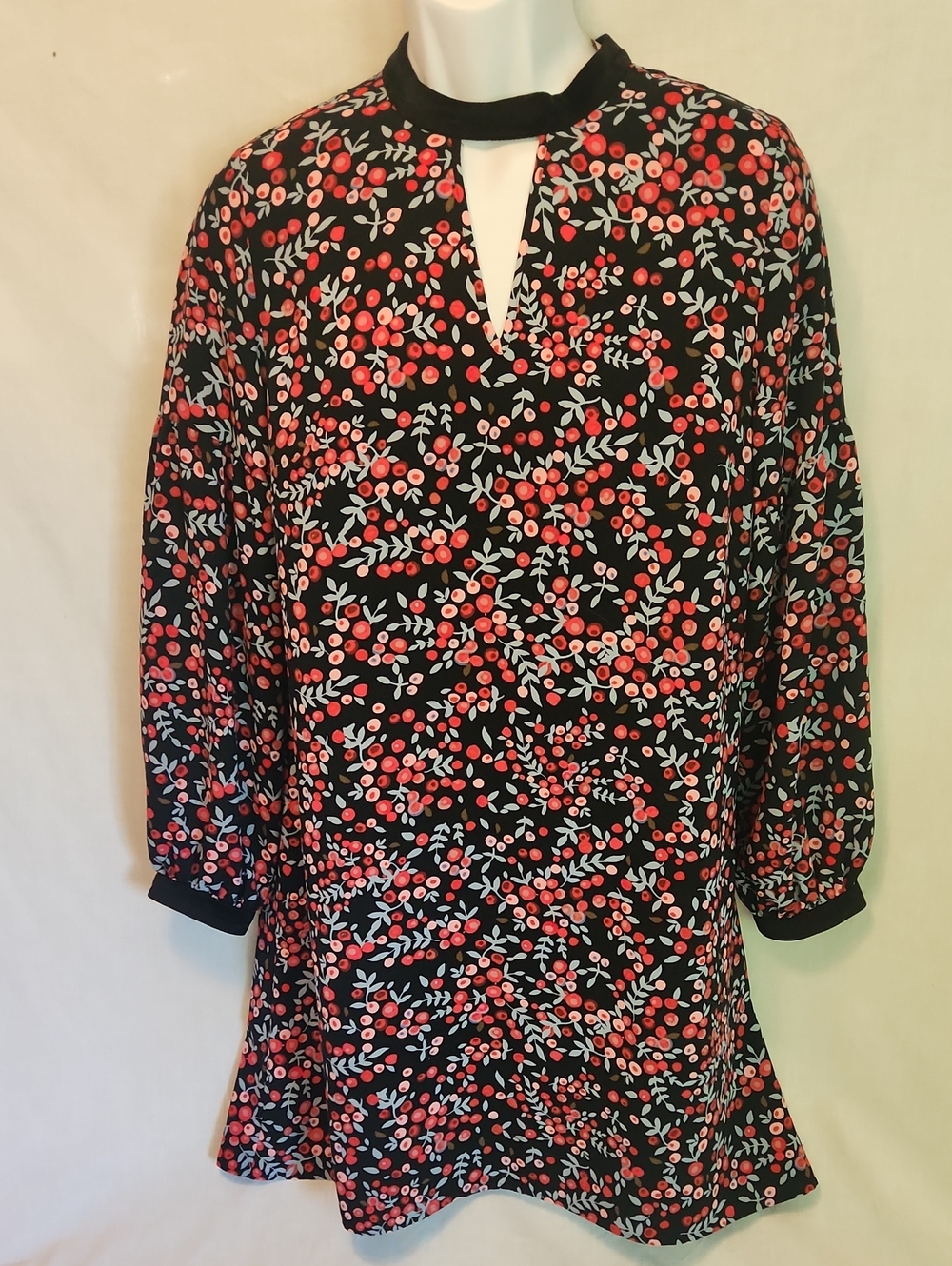 Women's Black Floral Keyhole Tunic Top - Red/Coral Print
